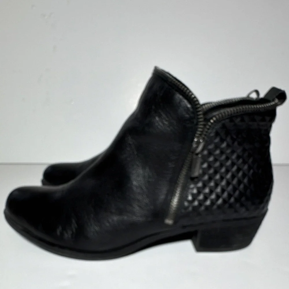 Lucky Brand Black Leather Ankle Bootie with Zipper and Textured Heel‎ Accent